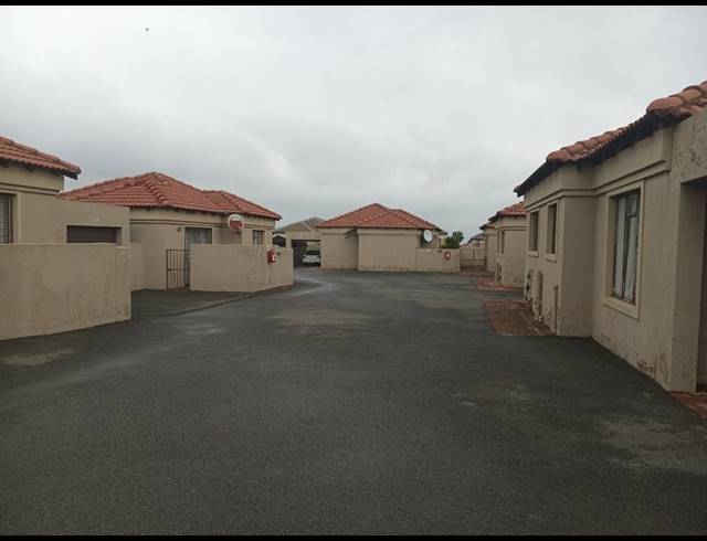 3 BEDROOM TOWNHOUSE FOR SALE IN GREENHILLS